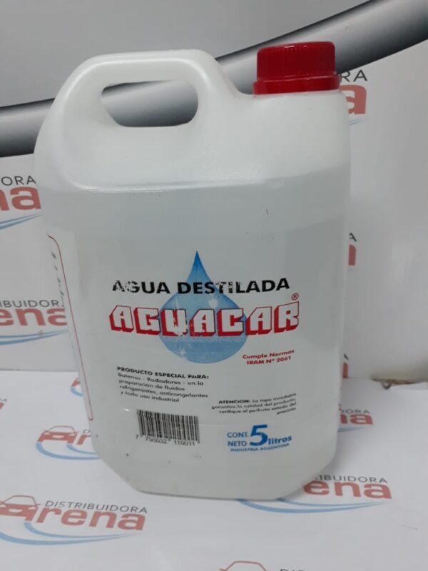 BIDON AGUA DESMINERALIZADA x 5 Lts.    CON ETIQUETA - AGU003 E AGUACAR (DESTILADA) (Agua Destilada
Para acumuladores eléctricos (baterías), radiado­ res, automotor, depósito, limpiaparabrisas y todo sistema  de  refrigeración  industrial.
Planchas a vapor, preparación de mezcla con flui­ dos refrigerantes anticongelantes.
Cumple normas /RAM NO 2061.)