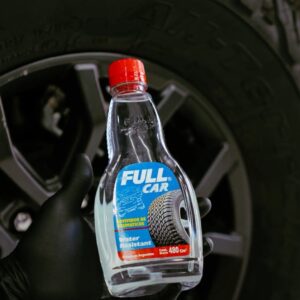 Revividor NEGRO PARA EXTERIOR (neumatico y alfombras) WATER RESISTANT X 480 cc. - FUL 307 - FUL 305 FULL CAR (silicona gomas - revividor de negro simil water resistant a3230/12 - k78 205)   (   Revividor de neumáticos a base de siliconas.Revive el color negro y otorga brillo duradero.RESISTENTE AL AGUA.)