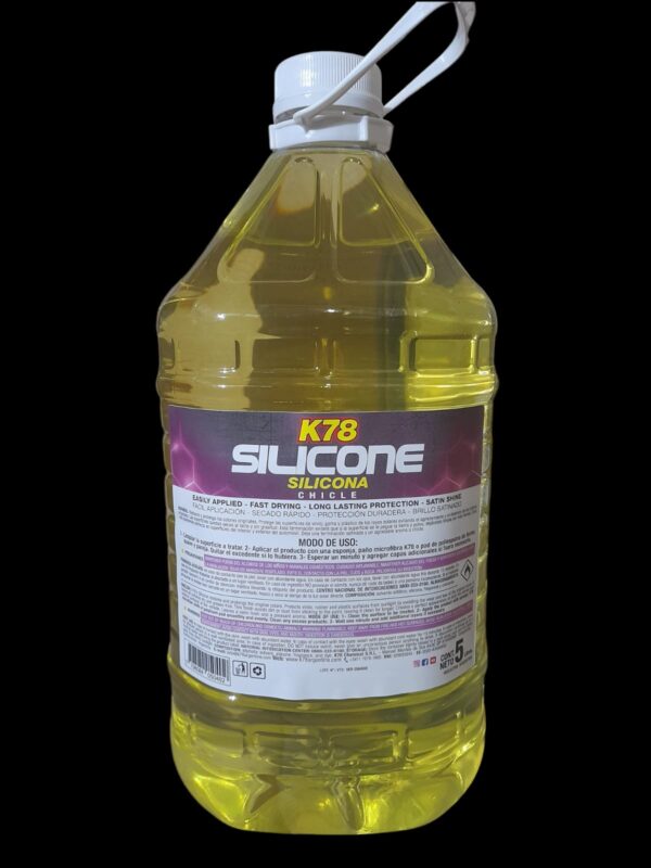 SILICONA LÍQUIDA AROMATIZADA DE INTERIORES    (CHICLE) X 5 LTS - K78 A811 (RENOVADOR -RECUPERADOR - VINILICOS E INTERIORES - REVIVIDOR - SIMIL K78 A843 - K78 A844 - K78 A840 - K78 A815 - K78 A813 - FUL 042 - FUL 400)